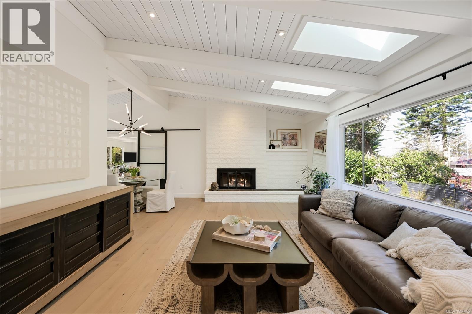  1941 Appleton Place, Saanich