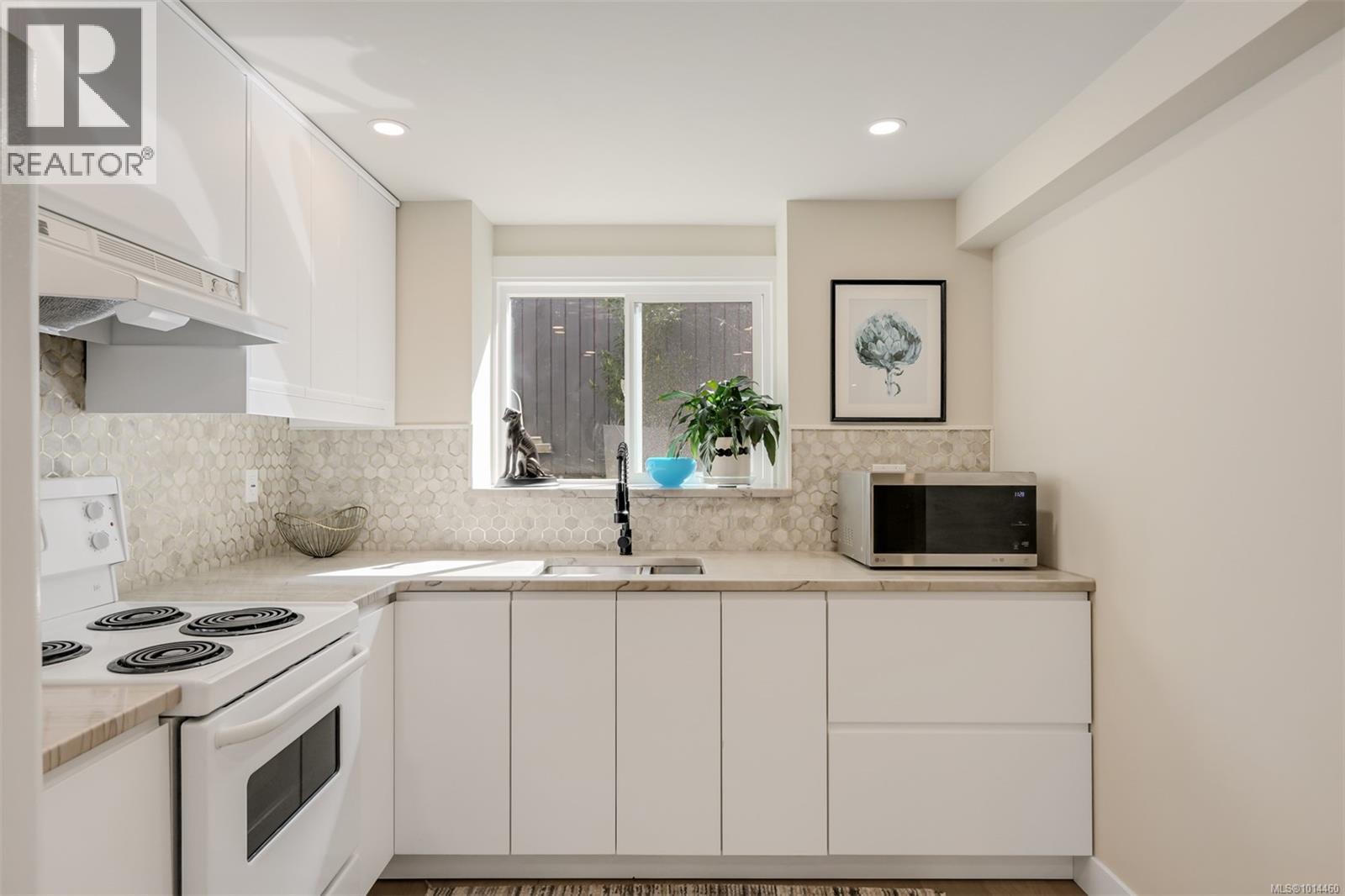  1941 Appleton Place, Saanich