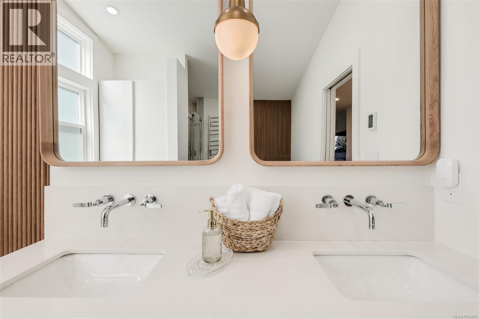  1941 Appleton Place, Saanich