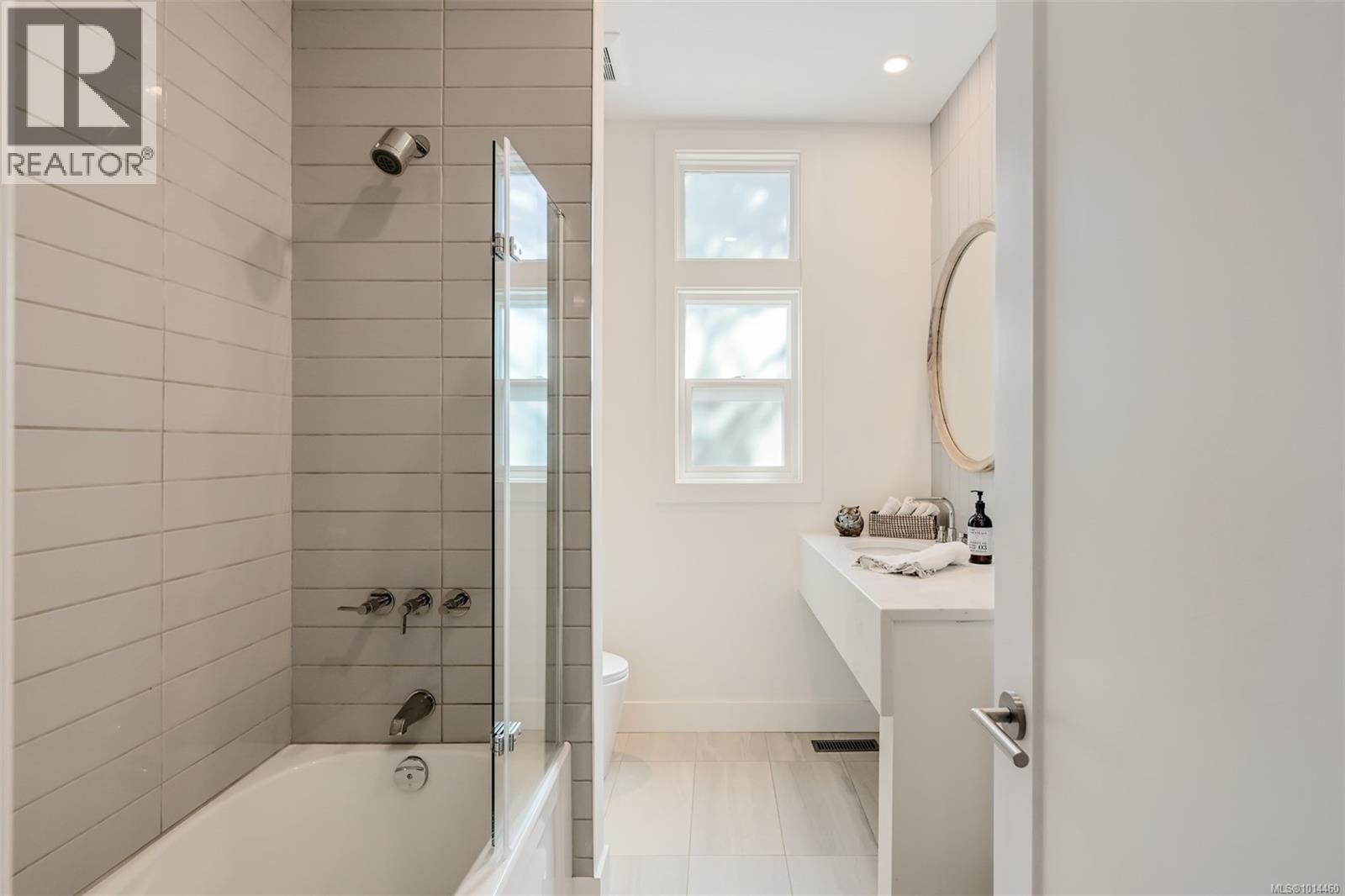  1941 Appleton Place, Saanich