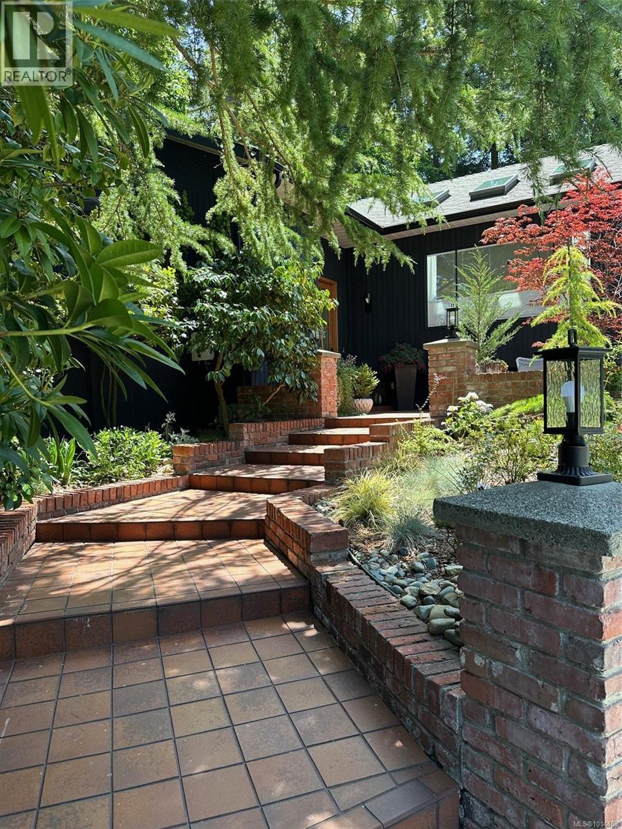  1941 Appleton Place, Saanich