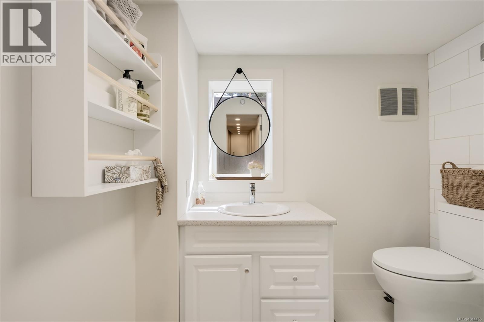  1941 Appleton Place, Saanich