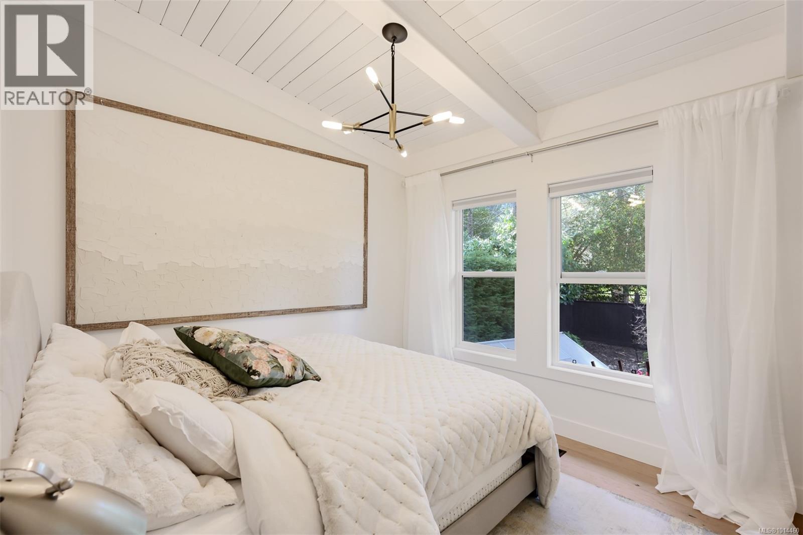  1941 Appleton Place, Saanich