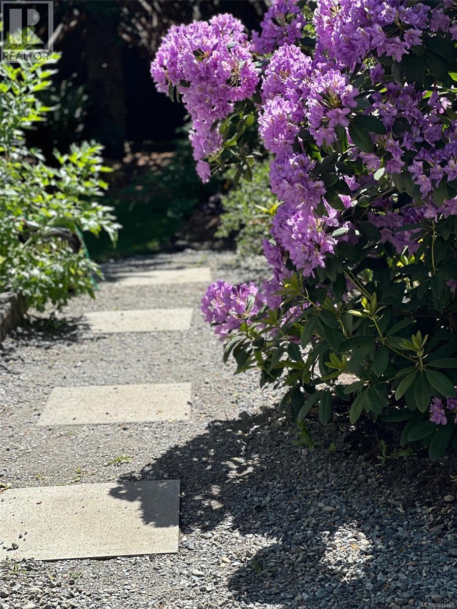  1941 Appleton Place, Saanich