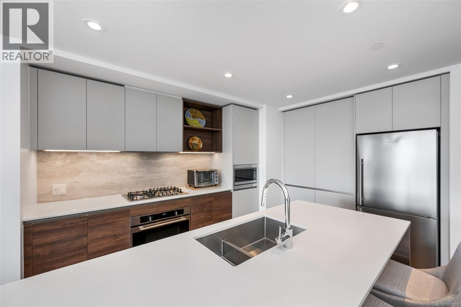 1108 363 Tyee Road, Victoria