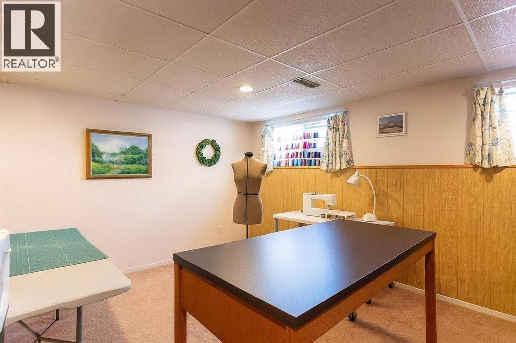 Single Family House 3 Level for Sale in  Hunterslea Crescent NW Huntington Hills Calgary 