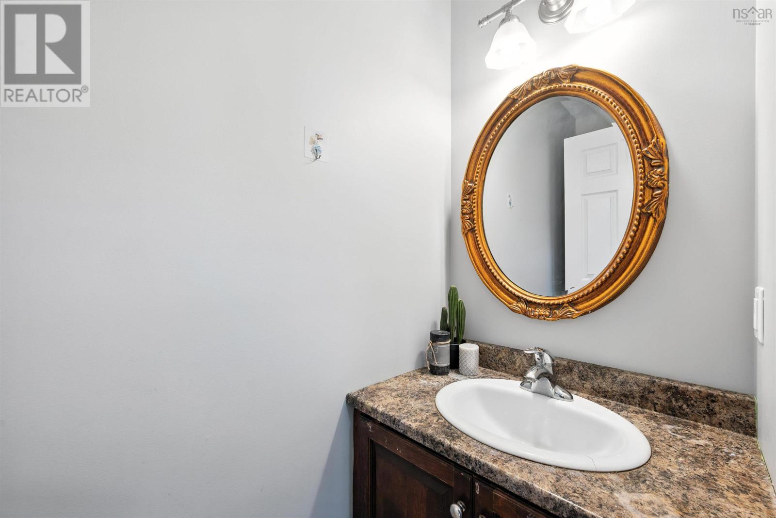 Property 11 of 48 of 46 Fathom Court