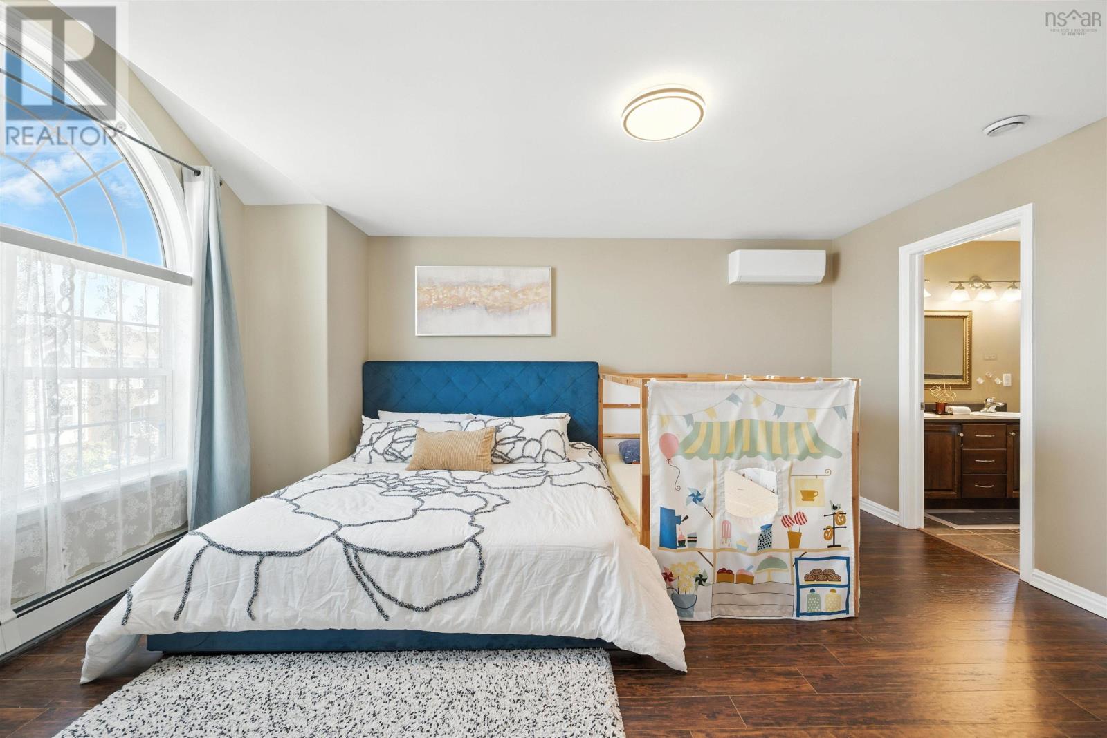 Property 33 of 48 of 46 Fathom Court