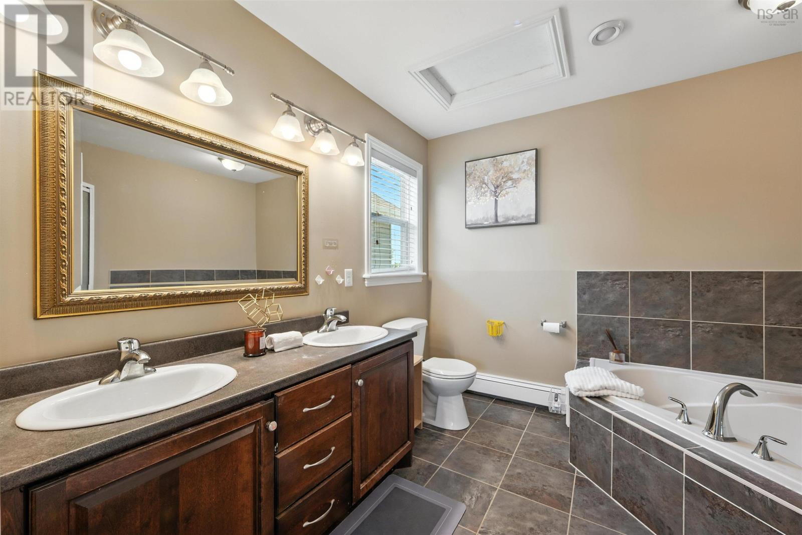 Property 26 of 48 of 46 Fathom Court