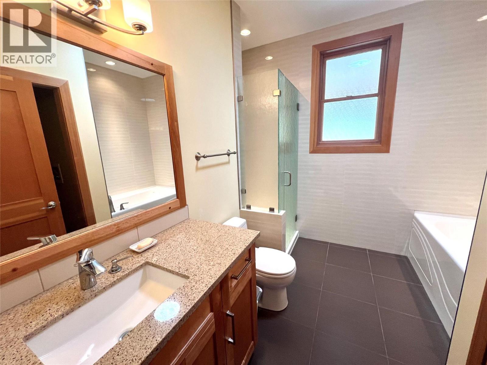 2411 Sunset Drive, Christina Lake