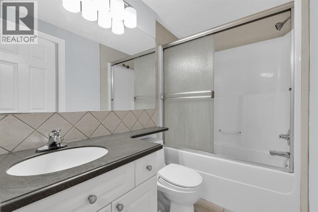 Single Family House Bi-level for Sale in    Avenue SW Windsor Park Calgary 