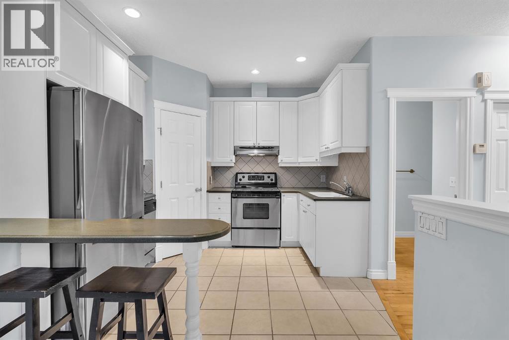 Single Family House Bi-level for Sale in    Avenue SW Windsor Park Calgary 