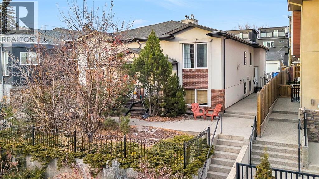 Single Family House Bi-level for Sale in    Avenue SW Windsor Park Calgary 