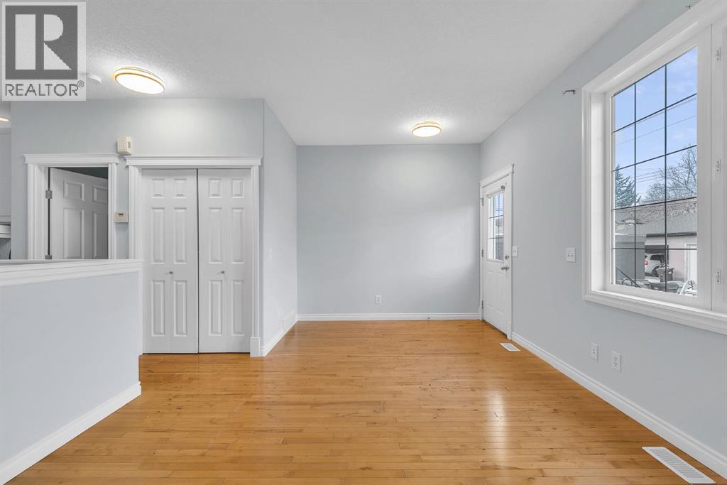 Single Family House Bi-level for Sale in    Avenue SW Windsor Park Calgary 