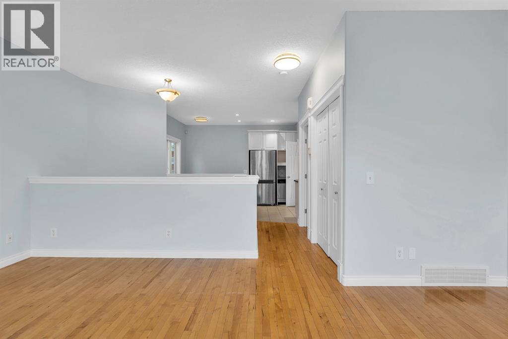 Single Family House Bi-level for Sale in    Avenue SW Windsor Park Calgary 