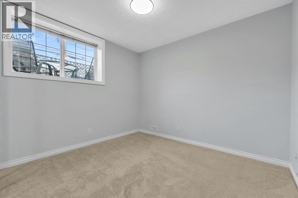 Single Family House Bi-level for Sale in    Avenue SW Windsor Park Calgary 