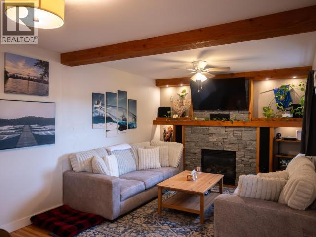 6835 DRAKE STREET, Powell River