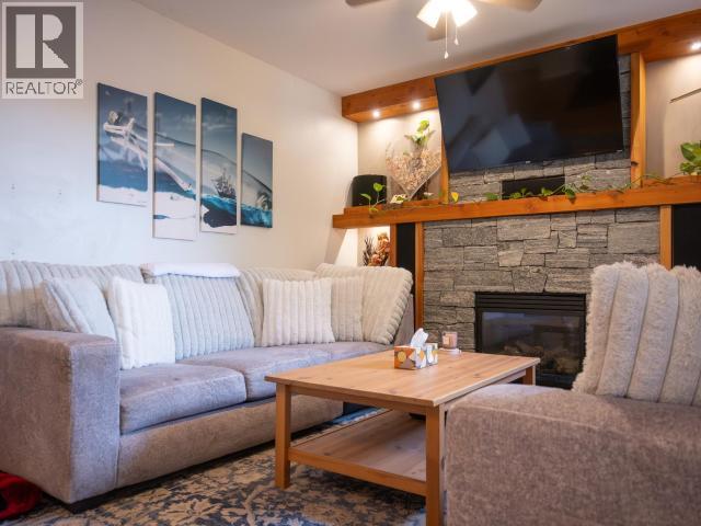 6835 DRAKE STREET, Powell River