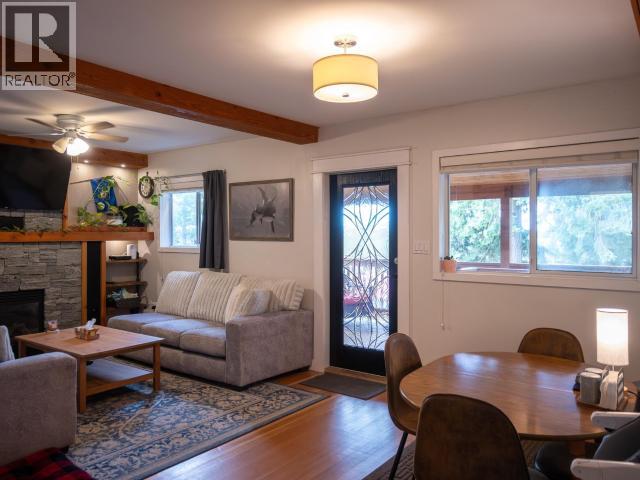 6835 DRAKE STREET, Powell River