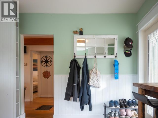 6835 DRAKE STREET, Powell River