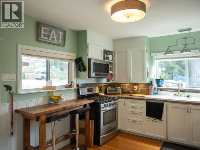 6835 DRAKE STREET, Powell River