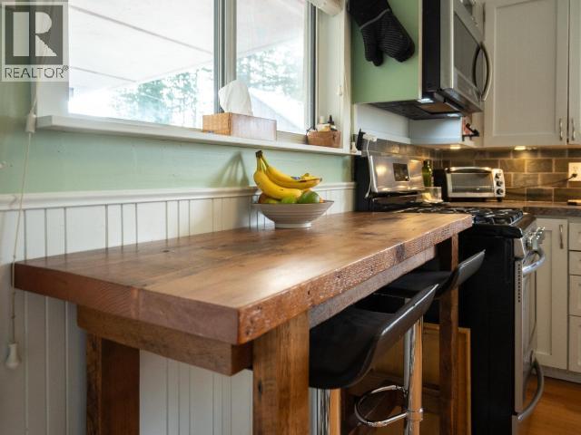 6835 DRAKE STREET, Powell River