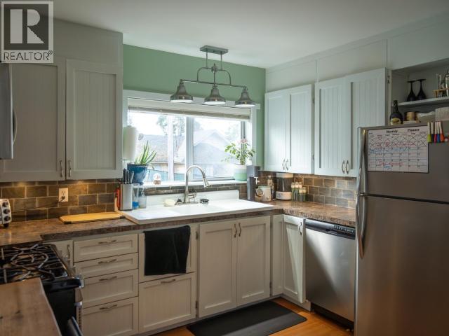 6835 DRAKE STREET, Powell River