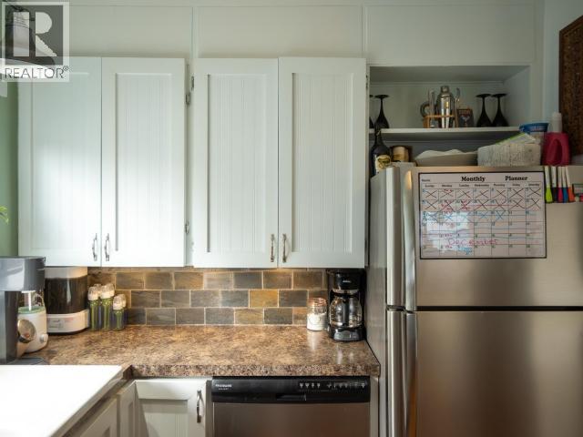 6835 DRAKE STREET, Powell River