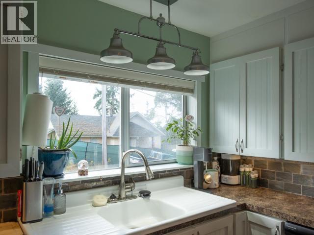 6835 DRAKE STREET, Powell River