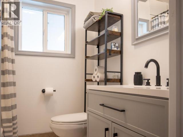 6835 DRAKE STREET, Powell River