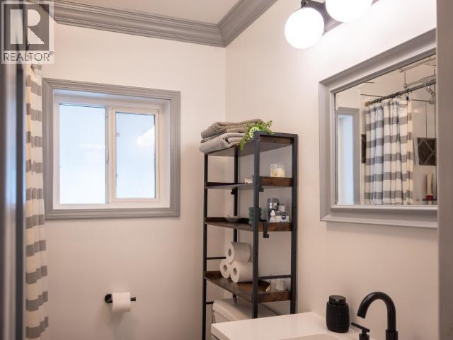 6835 DRAKE STREET, Powell River