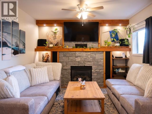 6835 DRAKE STREET, Powell River