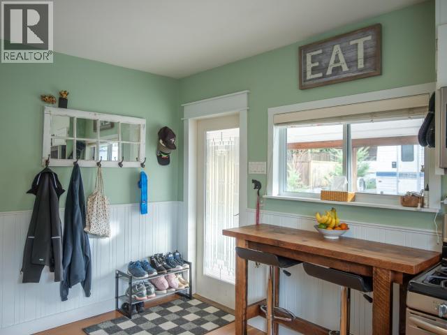 6835 DRAKE STREET, Powell River