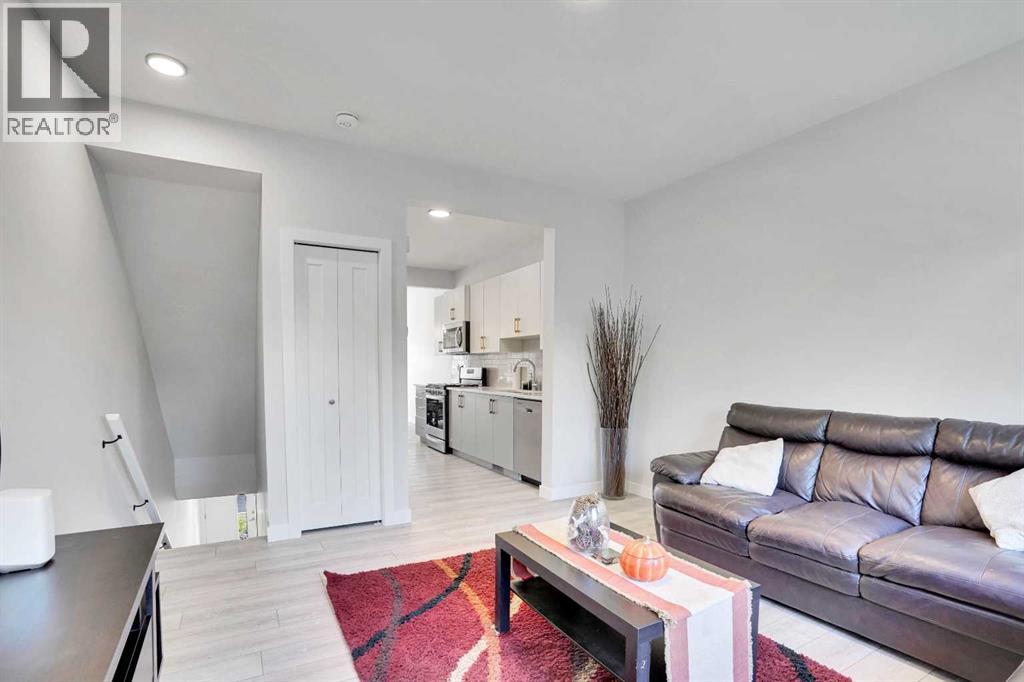 Single Family House for Sale in  Tuscany Summit Square NW Tuscany Calgary 