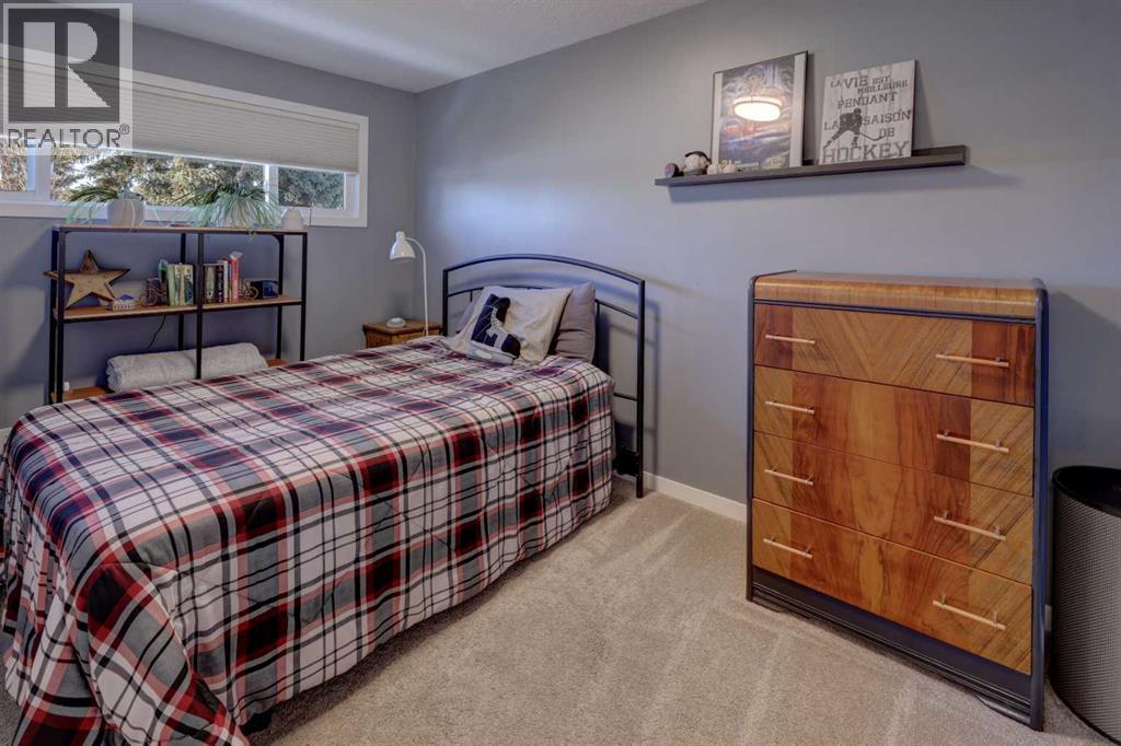 Single Family House for Sale in  Breen Crescent NW Brentwood Calgary 