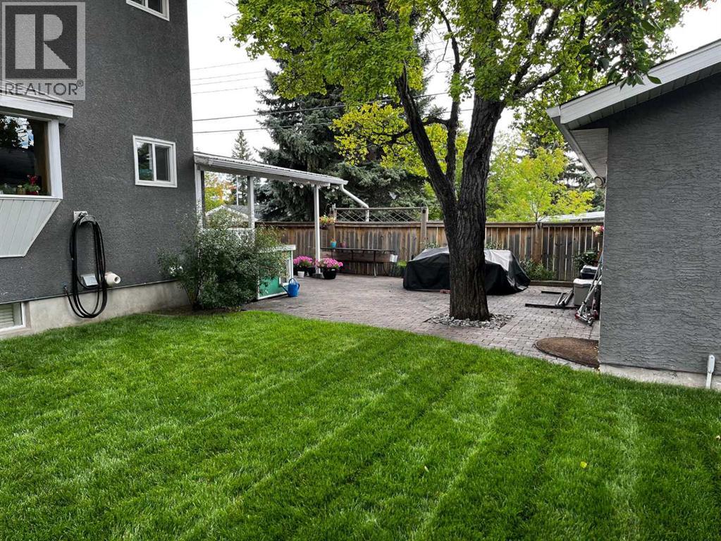 Single Family House for Sale in  Breen Crescent NW Brentwood Calgary 