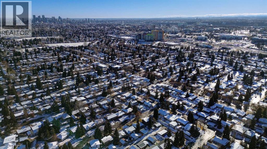 Single Family House for Sale in  Breen Crescent NW Brentwood Calgary 