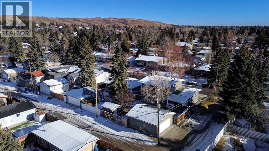 Single Family House for Sale in  Breen Crescent NW Brentwood Calgary 