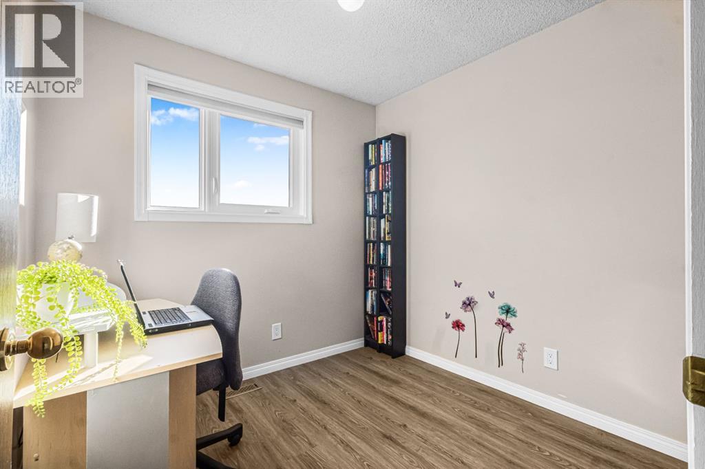 Single Family House for Sale in  Bedfield Close NE Beddington Heights Calgary 