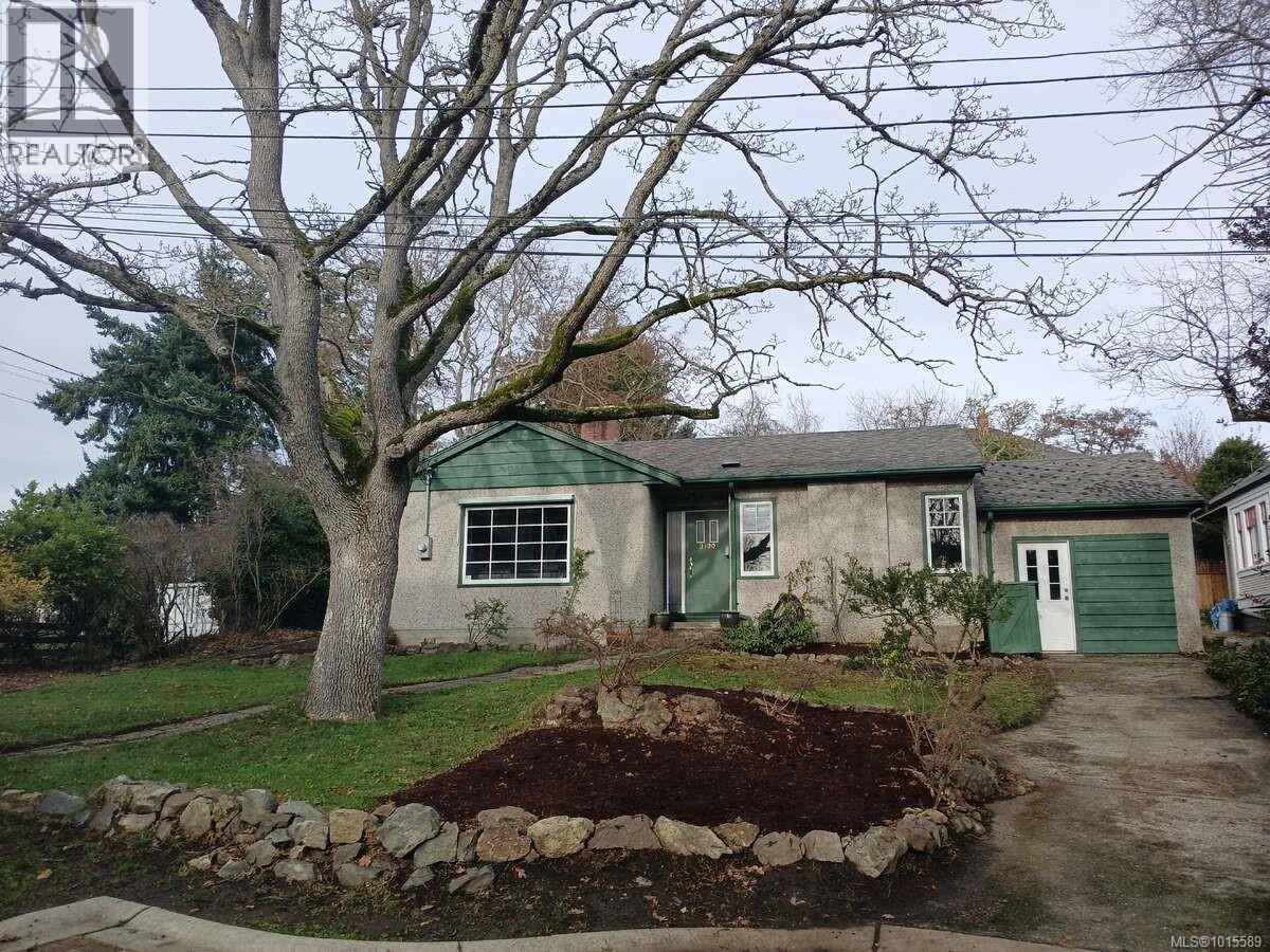 2120 Byron St, Oak Bay