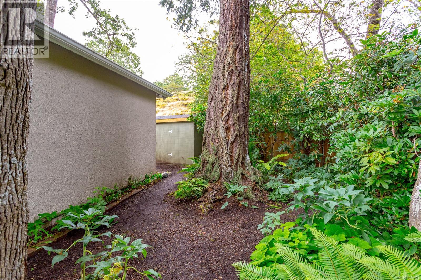  1941 Mayfair Drive, Saanich