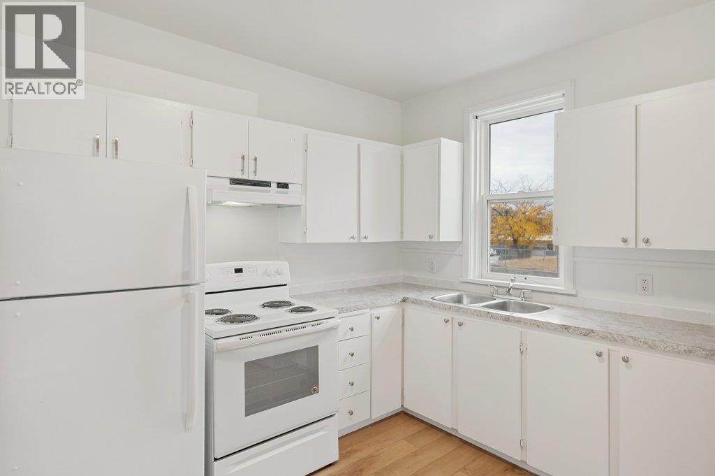 428 HILLCREST Avenue, Oliver