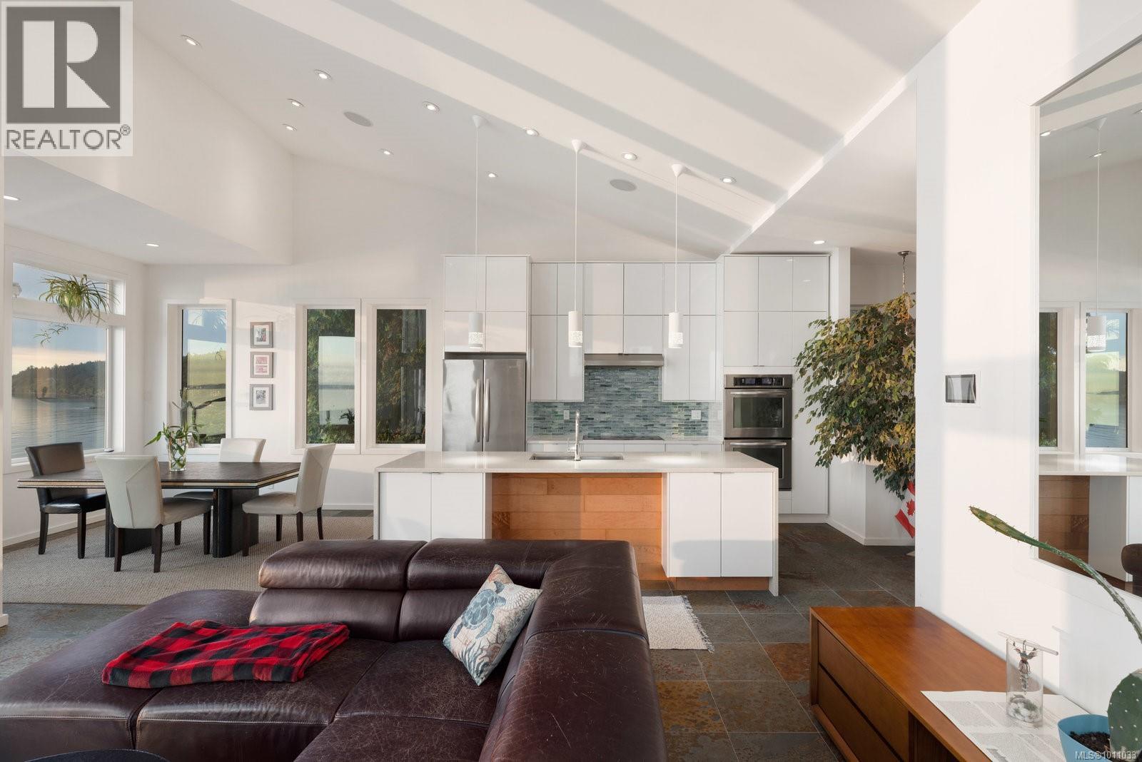  5009 Cordova Bay Road, Saanich