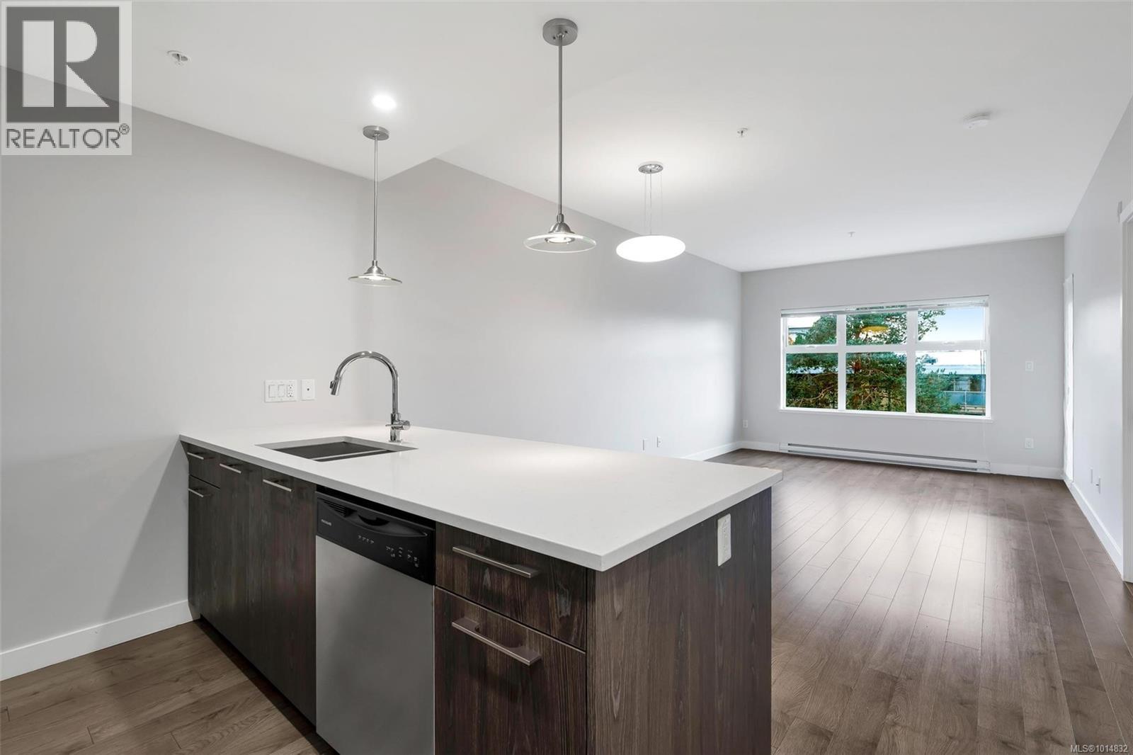 310 1000 Inverness Road, Saanich