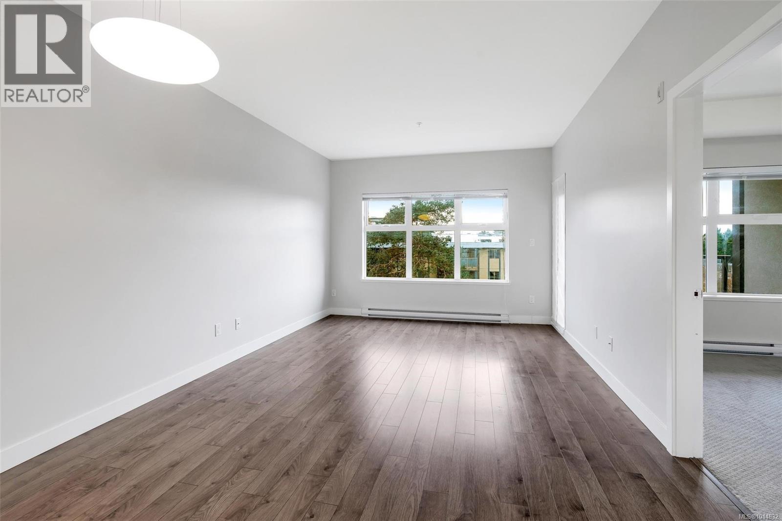 310 1000 Inverness Road, Saanich