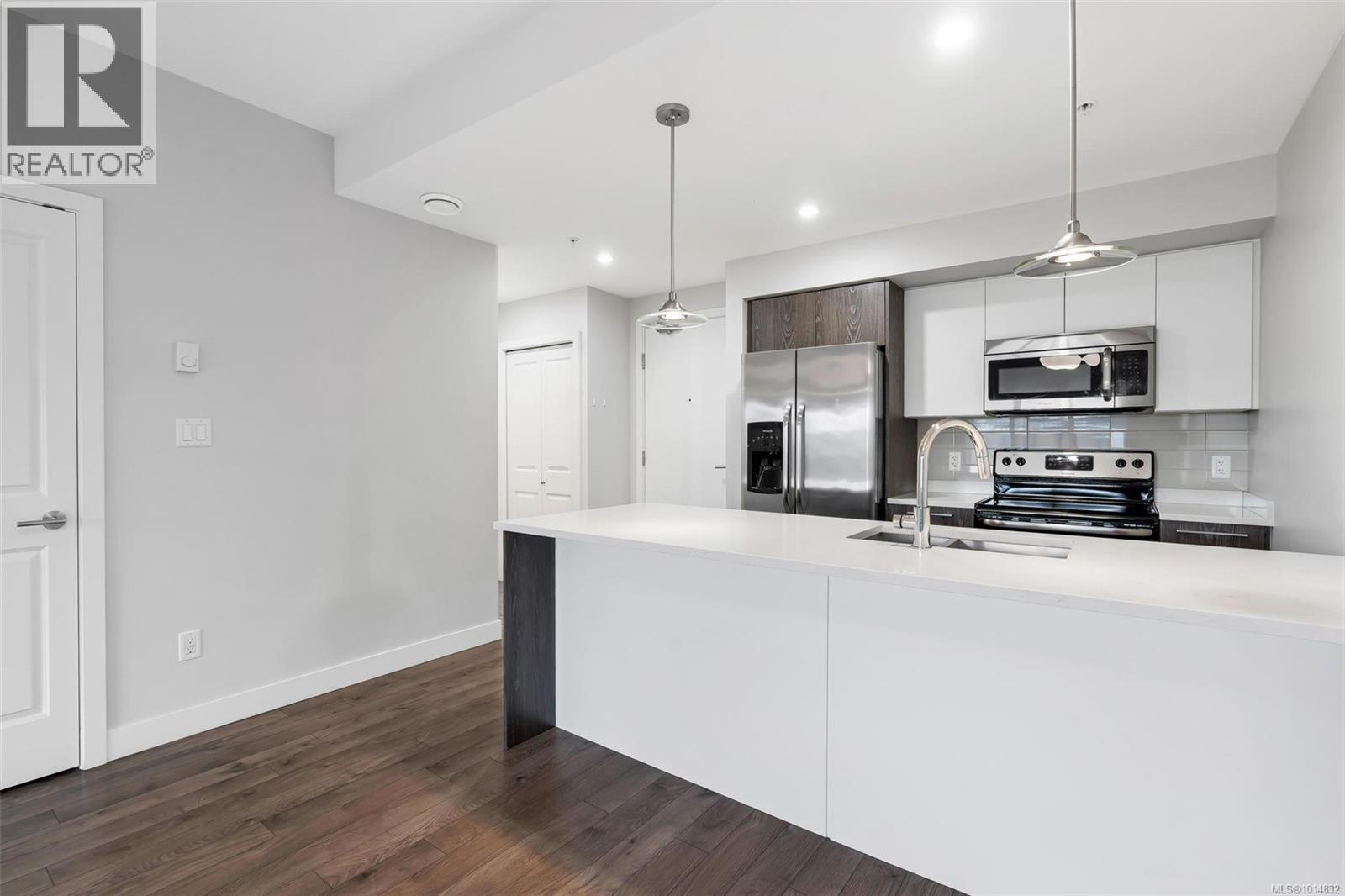 310 1000 Inverness Road, Saanich