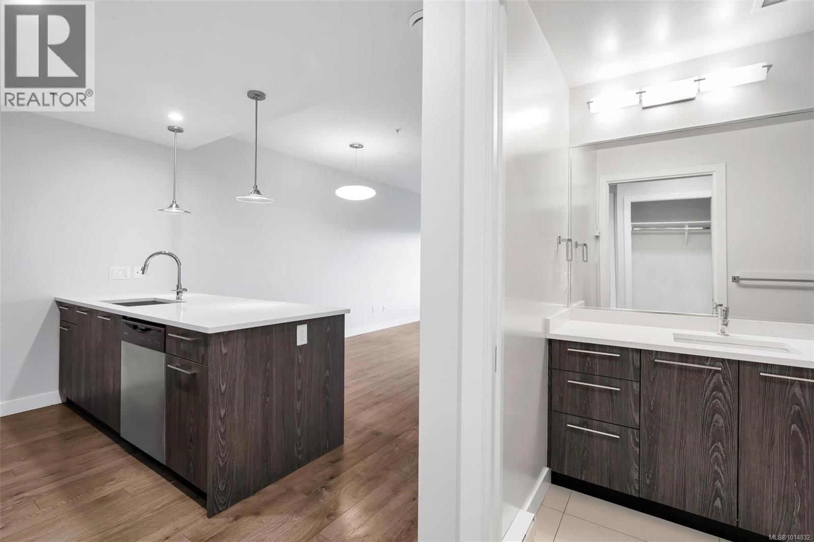 310 1000 Inverness Road, Saanich