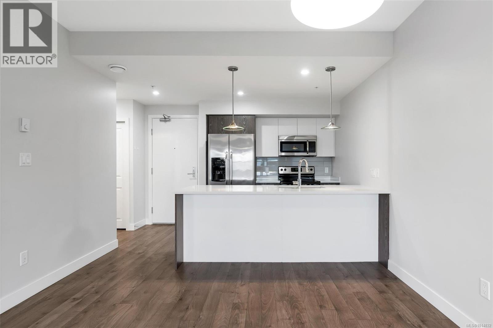 310 1000 Inverness Road, Saanich