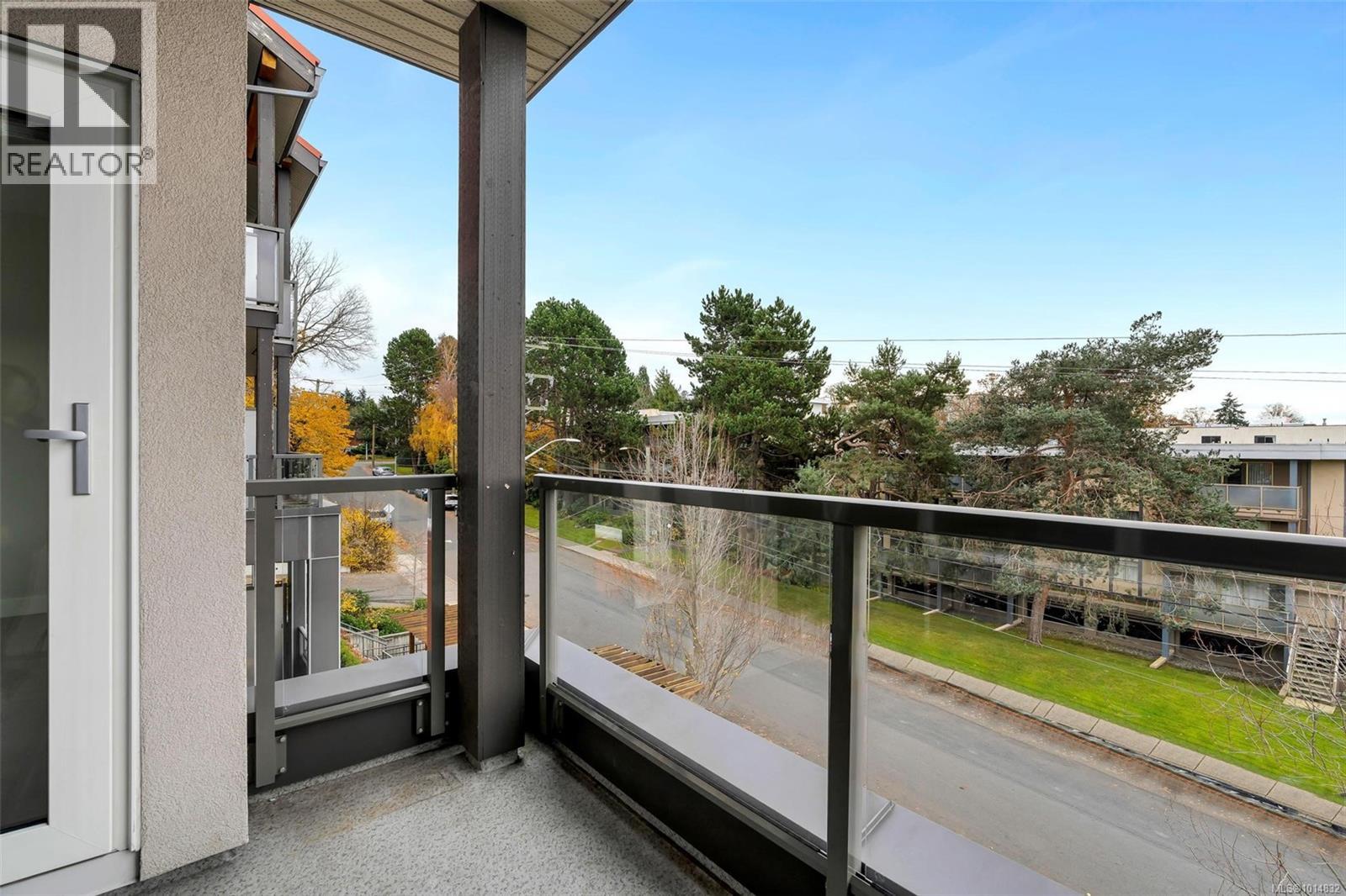 310 1000 Inverness Road, Saanich