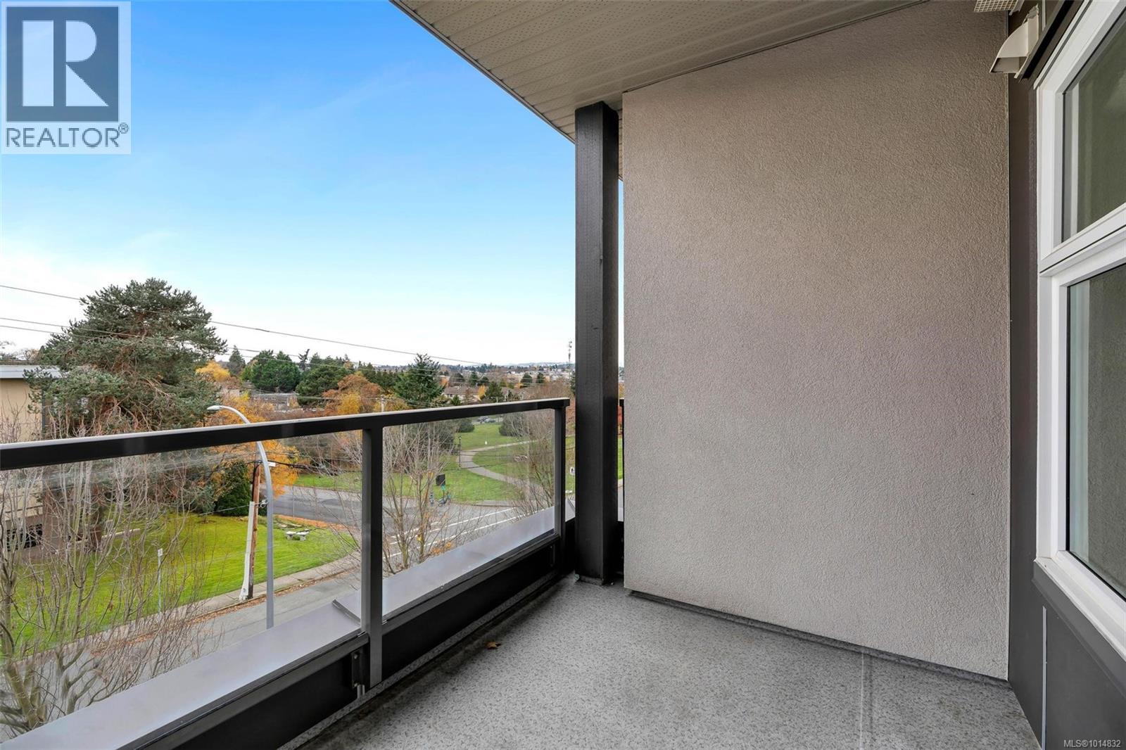 310 1000 Inverness Road, Saanich